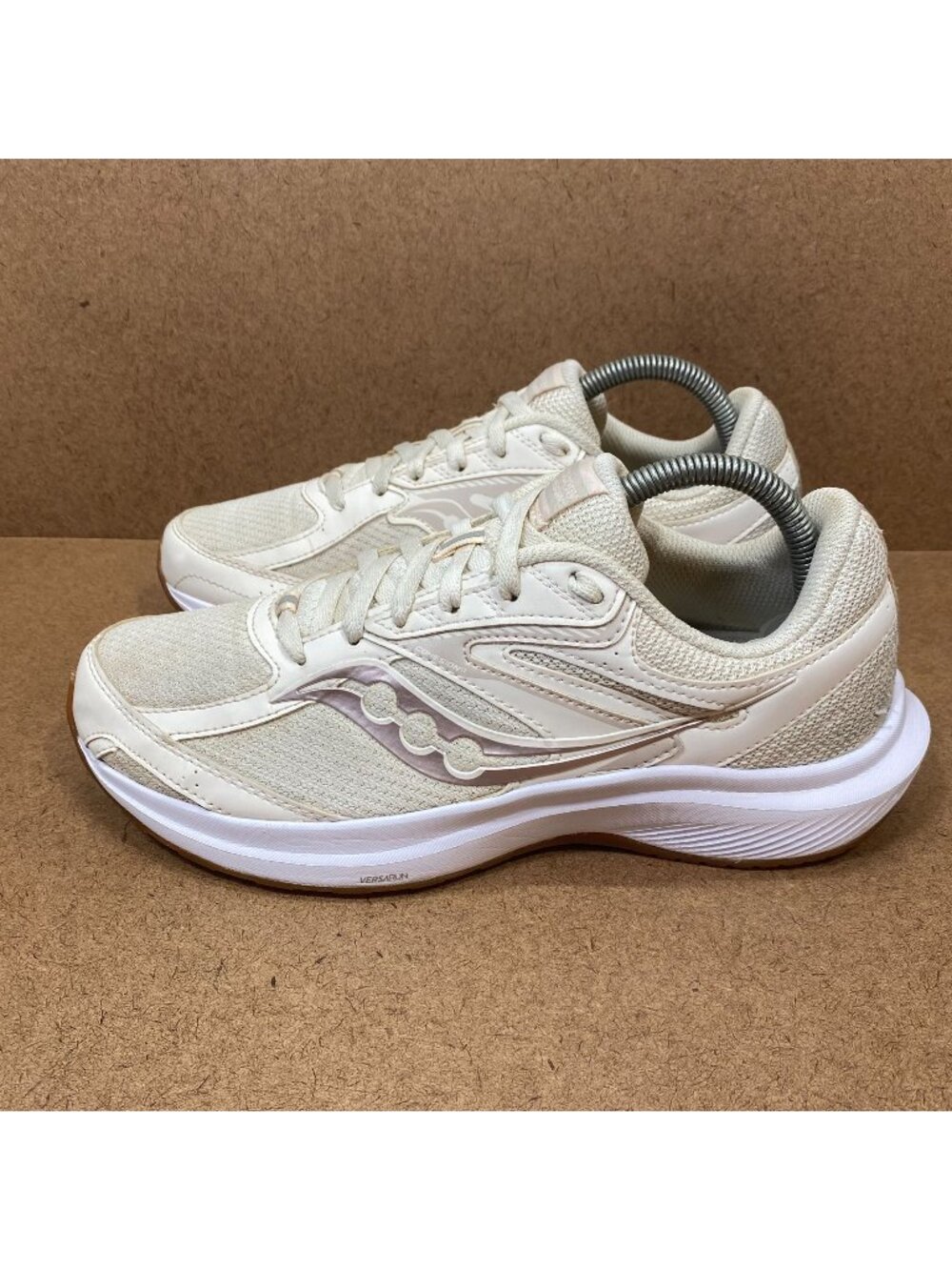 Saucony Womens Cohesion 17 Running Shoes Cream & White SZ 9.5 Versarun Comfort